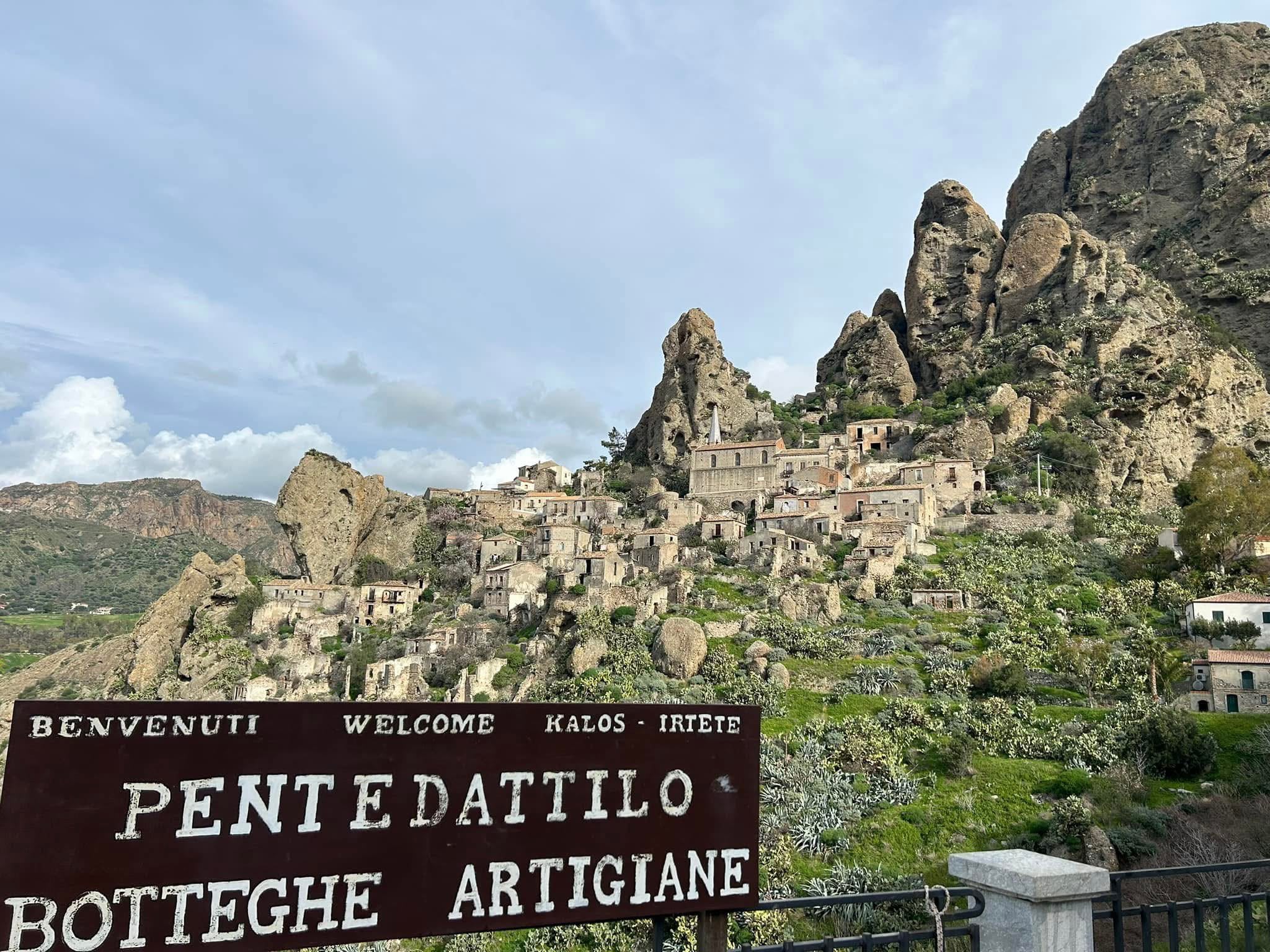 Pentedattilo si dota di un DAE per la comunità — foto 1
