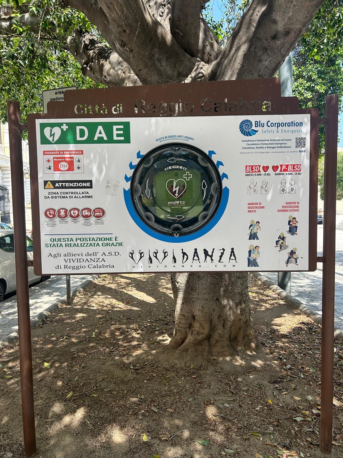 Nuova postazione DAE pubblica in Piazza Italia, Reggio Calabria